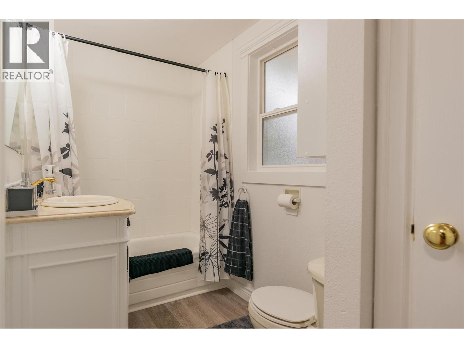 CASTLEGAR, British Columbia, V1N 2S5, CA, 5 Bedrooms Bedrooms, ,3 BathroomsBathrooms,Residential,For Sale,1918306