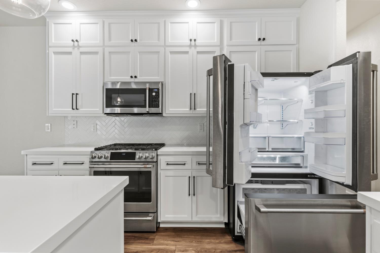 Yuba City, California, 95993, United States, 4 Bedrooms Bedrooms, ,2 BathroomsBathrooms,Residential,For Sale,1981154