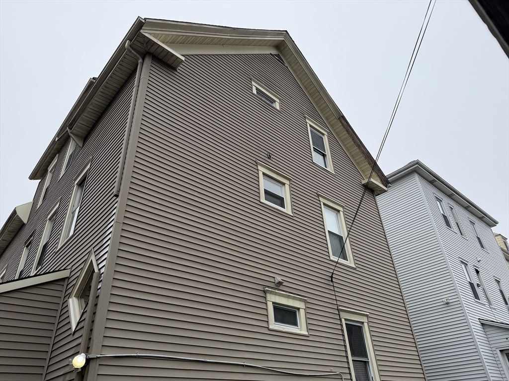 New Bedford, Massachusetts, 02740, United States, 9 Bedrooms Bedrooms, ,3 BathroomsBathrooms,Residential,For Sale,2010406