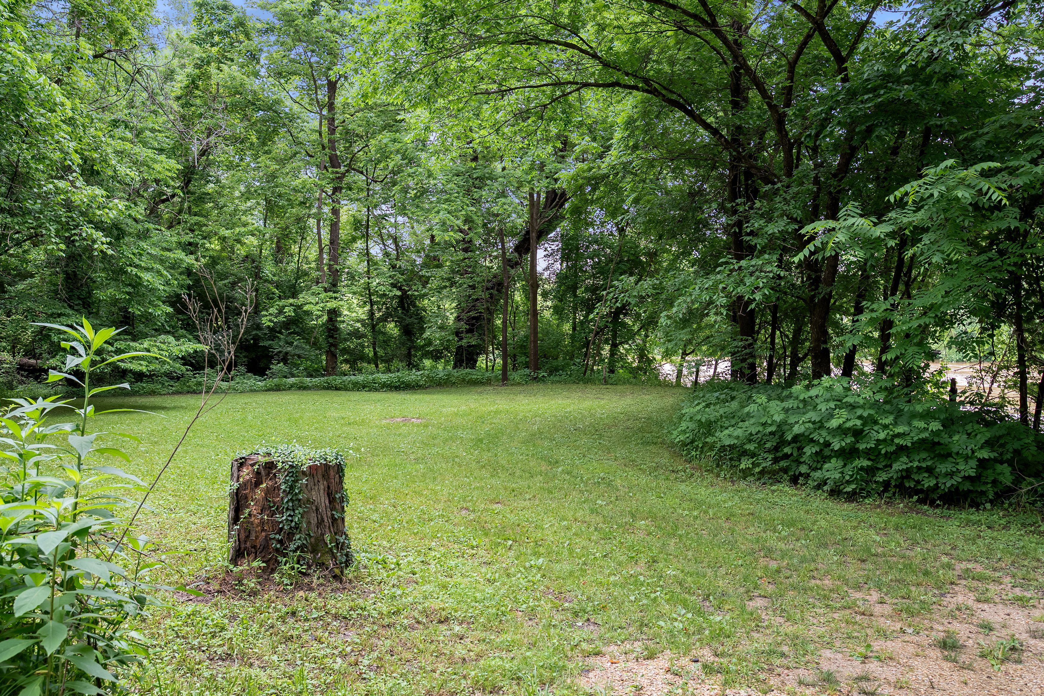  Built In 1851, 4-Story Limestone Federal-Style Home On Over 17 Acres - 物件實景