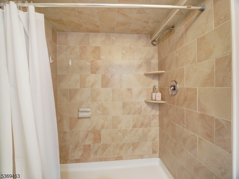 Union Twp., New Jersey, 07083, United States, 4 Bedrooms Bedrooms, ,2 BathroomsBathrooms,Residential,For Sale,1901304