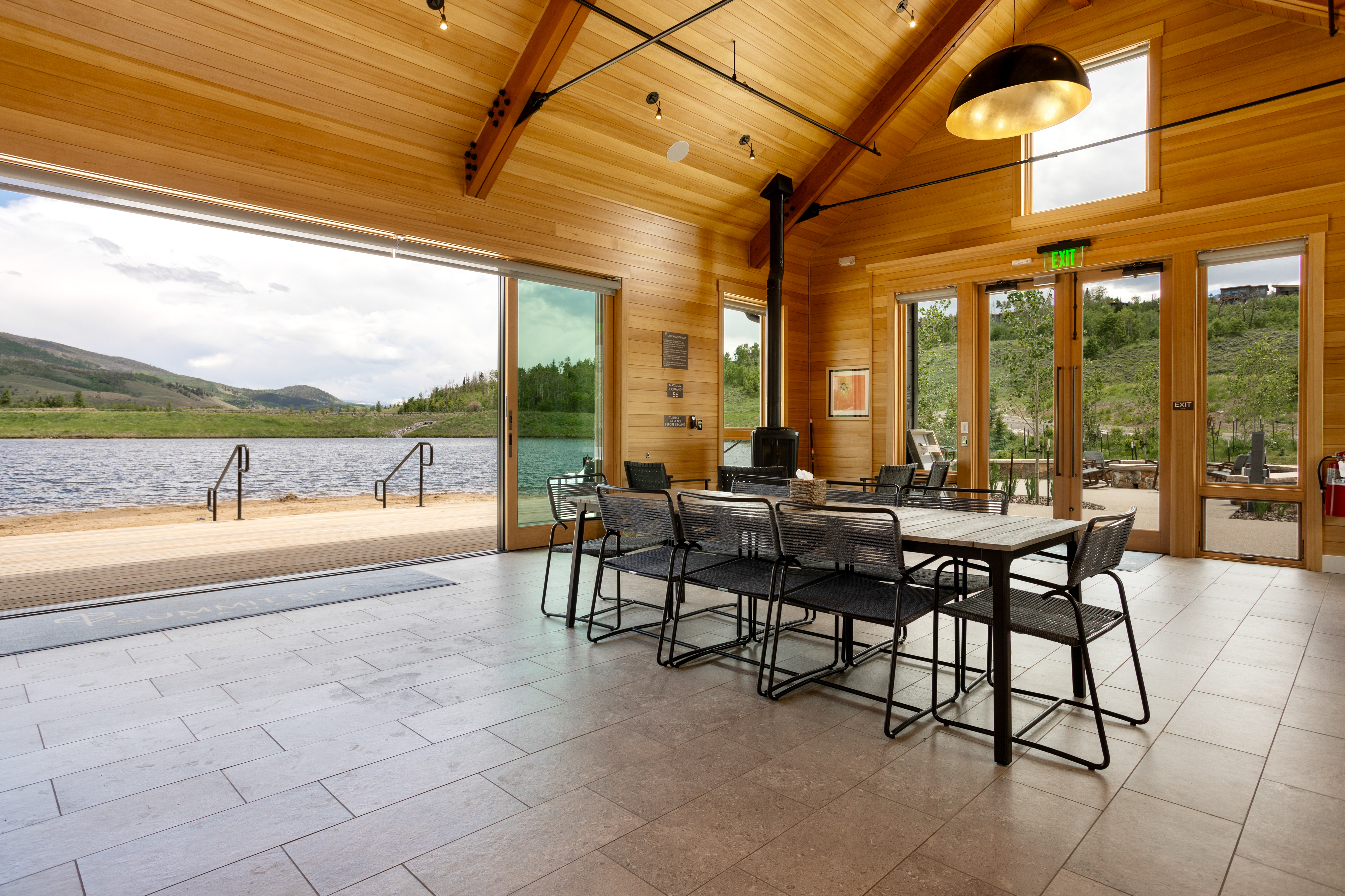  Beautifully Furnished Duplex in Highly Sought After Summit Sky Ranch Community - 物件實景