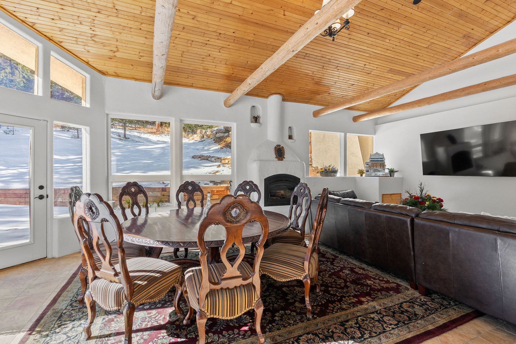  Spacious 5-Bedroom Home Set on 5 Acres - 物件實景