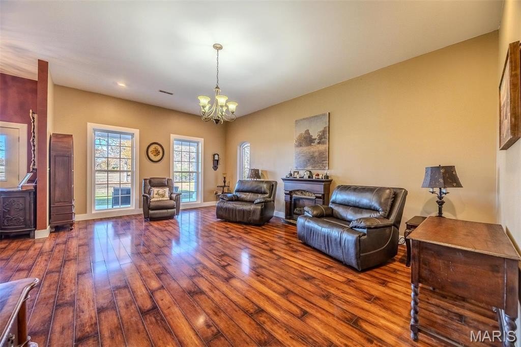 Lebanon, Missouri, 65536, United States, 4 Bedrooms Bedrooms, ,4 BathroomsBathrooms,Residential,For Sale,1976703