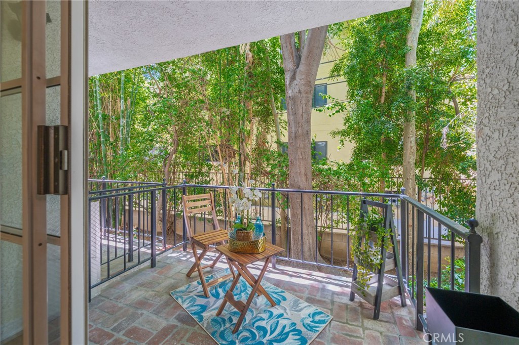 Los Angeles, California, 90024, United States, 2 Bedrooms Bedrooms, ,2 BathroomsBathrooms,Residential,For Sale,1828598