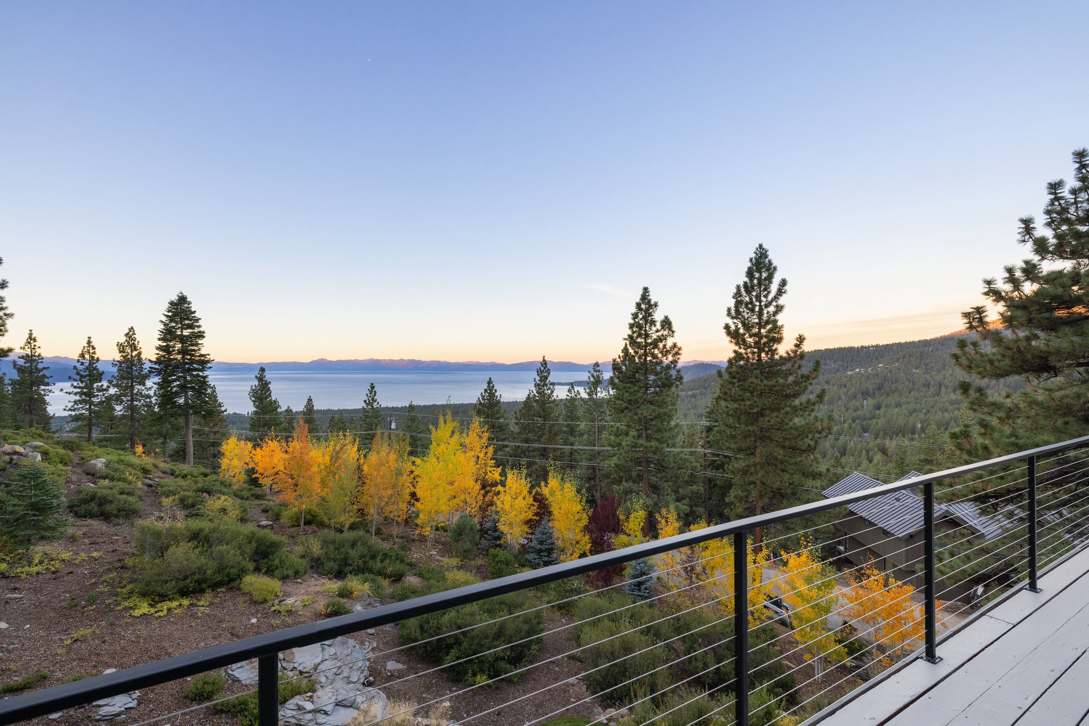  Legendary Gated Panoramic Lake View Estate - 物件實景