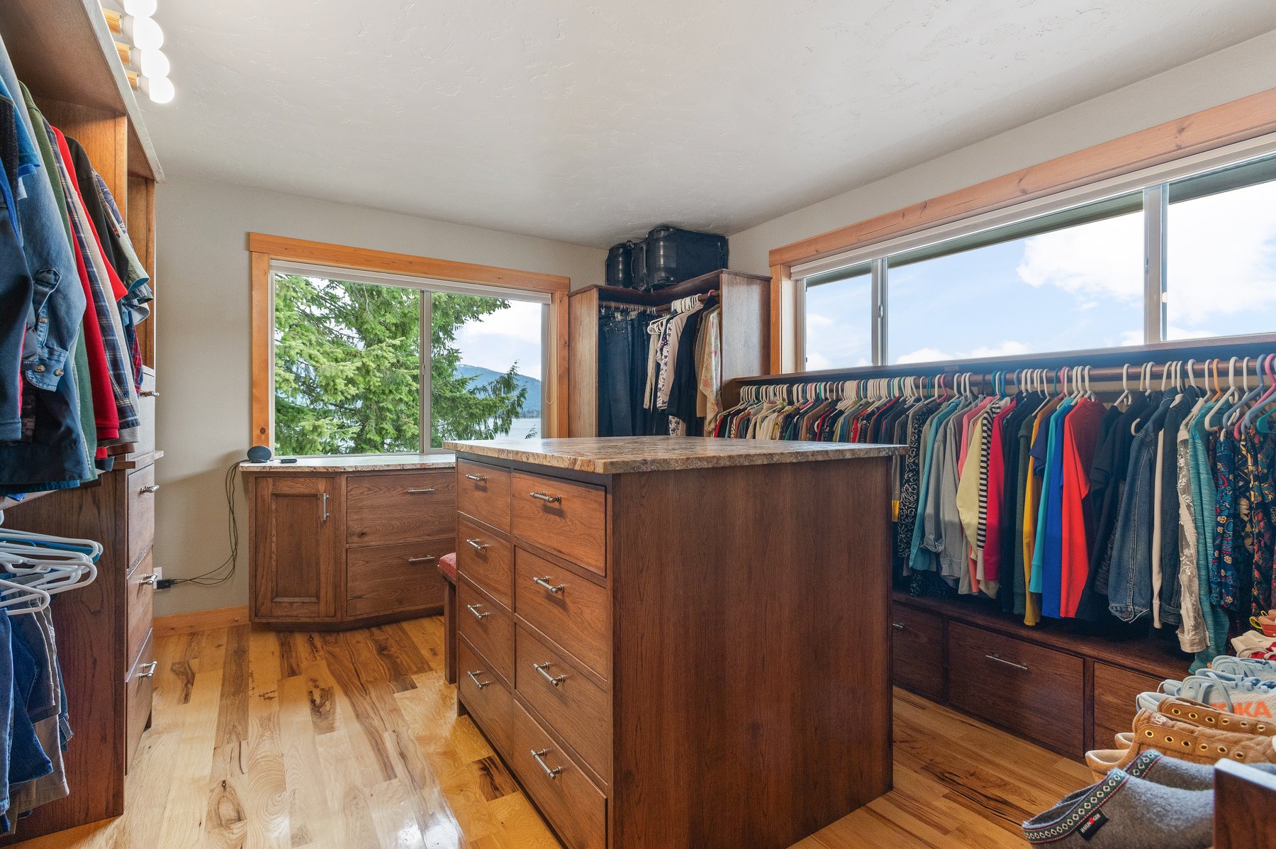 Sagle, Idaho, 83860, United States, 6 Bedrooms Bedrooms, ,5 BathroomsBathrooms,Residential,For Sale,1763487