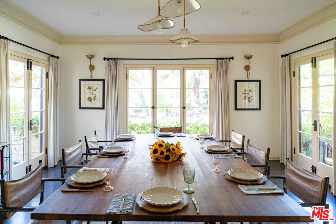 Los Angeles, California, 90004, United States, 4 Bedrooms Bedrooms, ,5 BathroomsBathrooms,Residential,For Sale,1989433