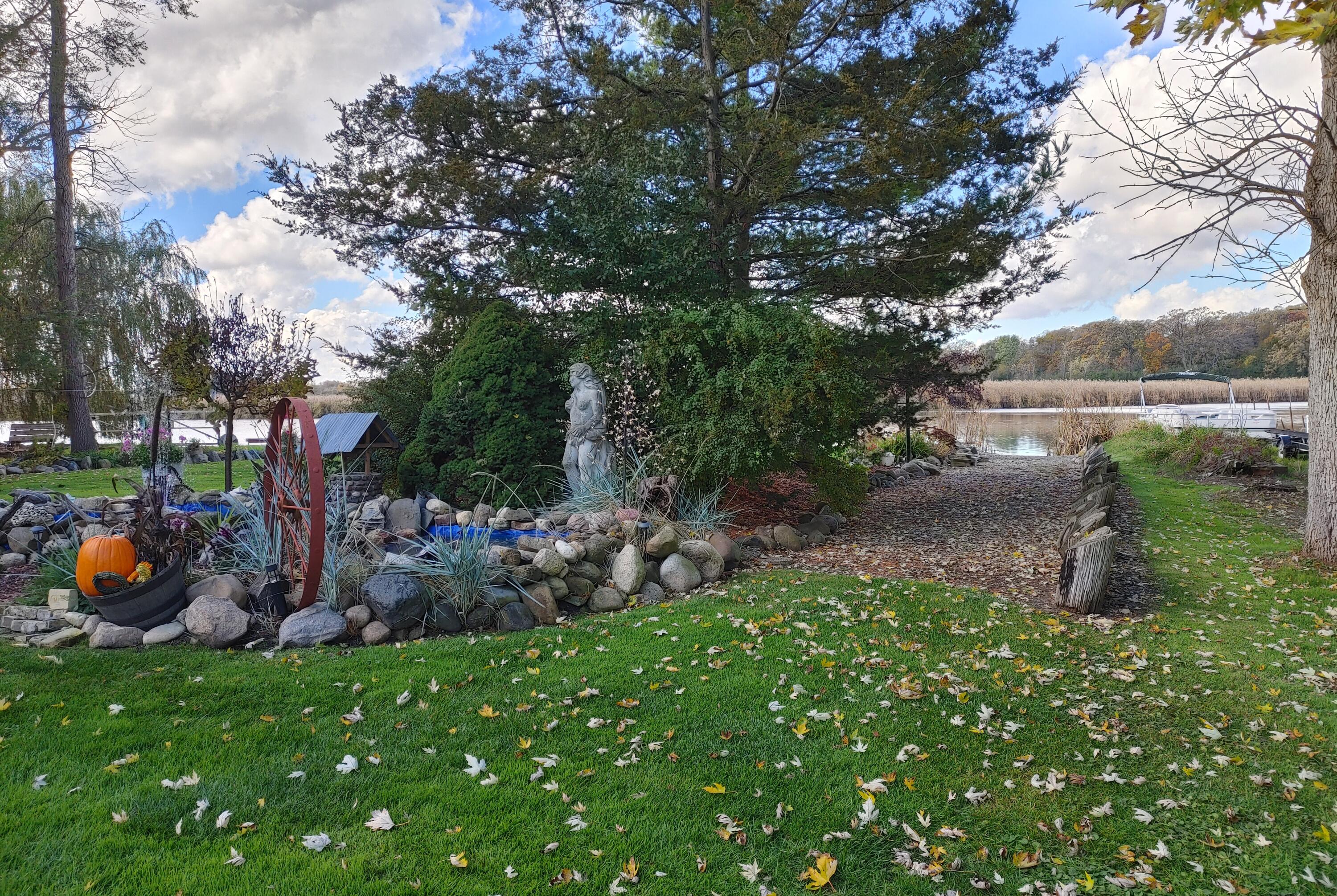 Waterford, Wisconsin, 53185, United States, 2 Bedrooms Bedrooms, ,2 BathroomsBathrooms,Residential,For Sale,1985516