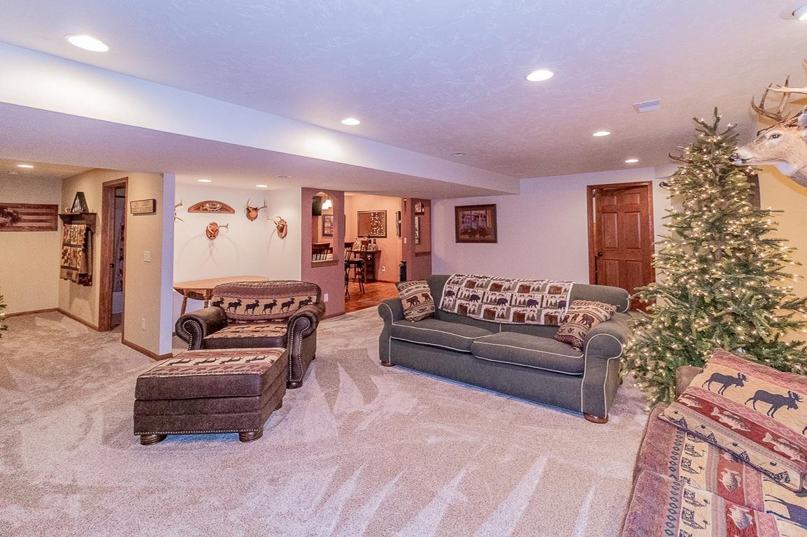 New London, Wisconsin, 54961-8857, United States, 4 Bedrooms Bedrooms, ,4 BathroomsBathrooms,Residential,For Sale,2001494