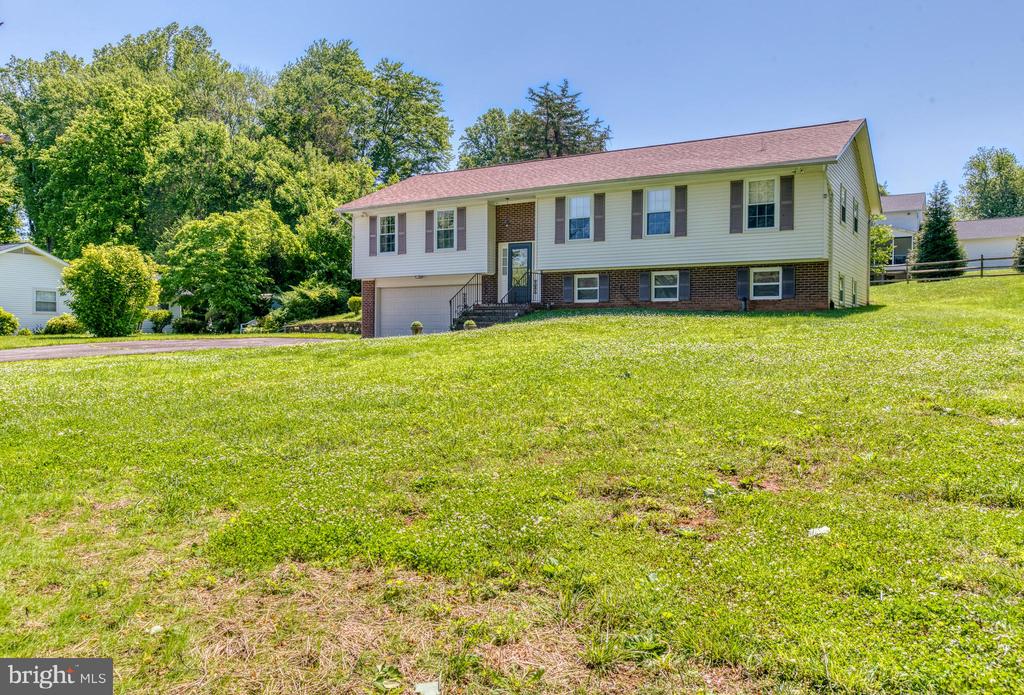 Warrenton, Virginia, 20187, United States, 3 Bedrooms Bedrooms, ,3 BathroomsBathrooms,Residential,For Sale,2049291