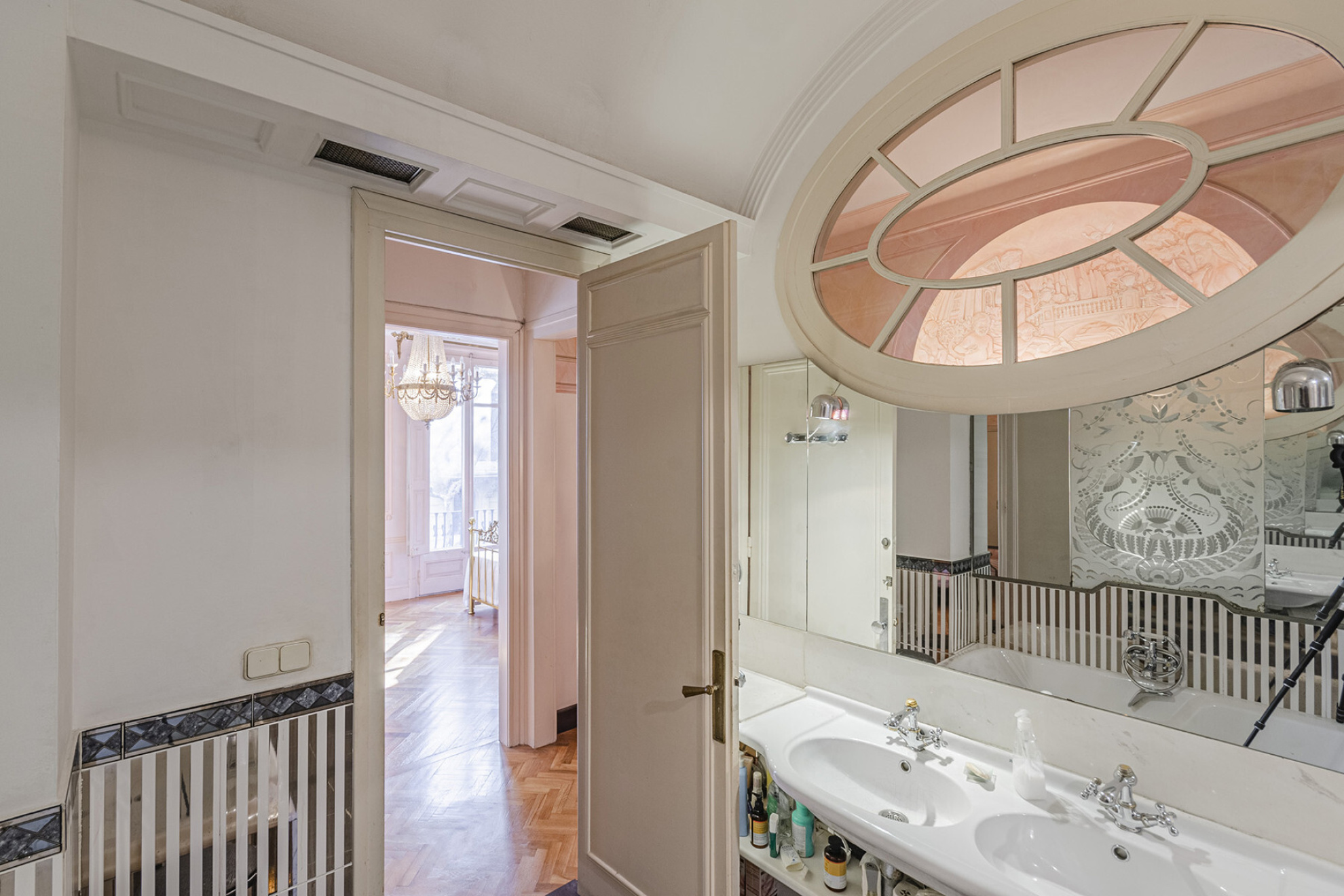  Stately main house with period details in Eixample Dret - 物件實景