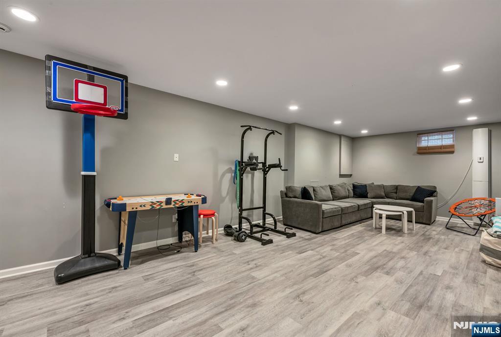 Tenafly, New Jersey, 07670, United States, 6 Bedrooms Bedrooms, ,5 BathroomsBathrooms,Residential,For Sale,1743574