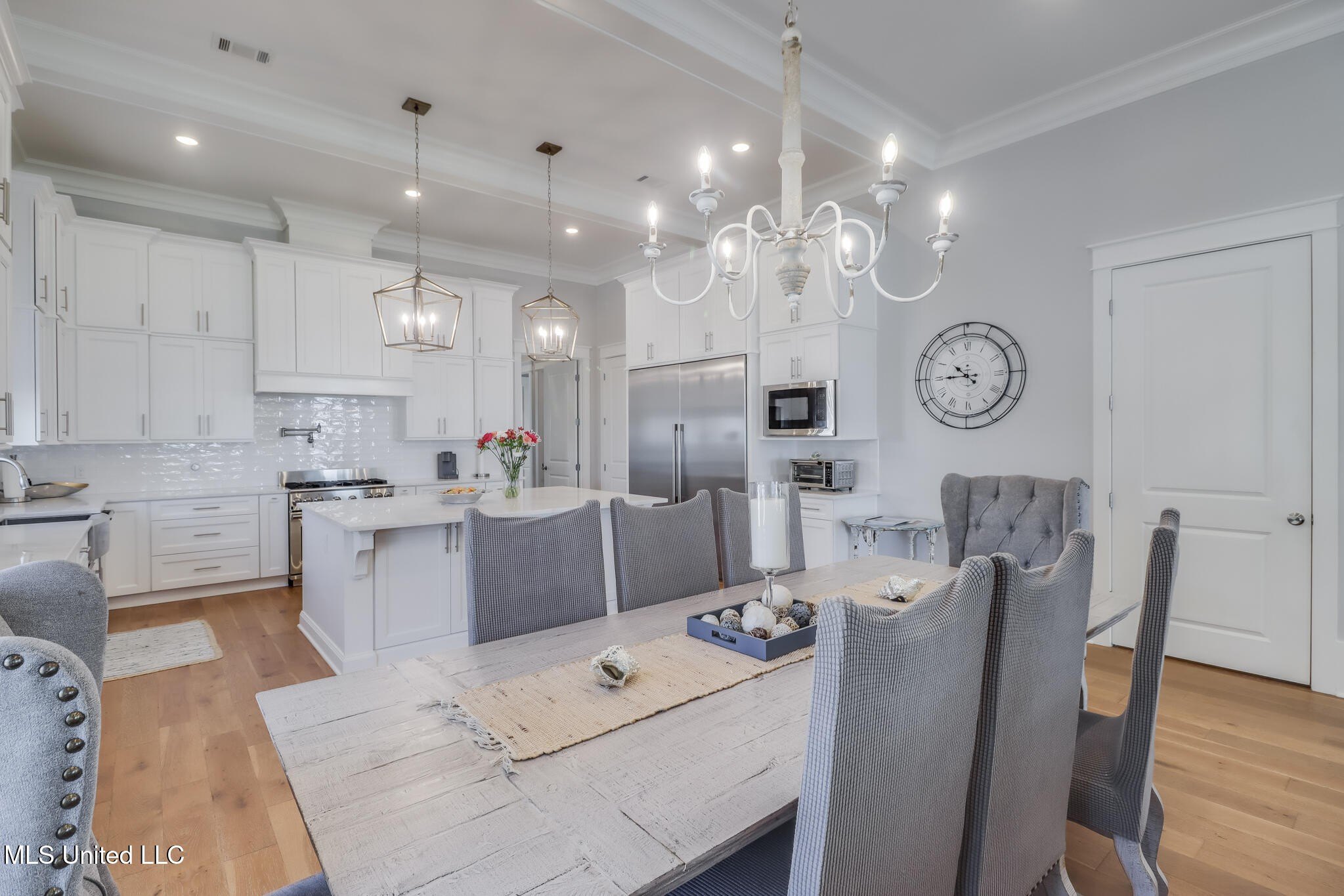 Gulfport, Mississippi, 39501, United States, 5 Bedrooms Bedrooms, ,4 BathroomsBathrooms,Residential,For Sale,1983145