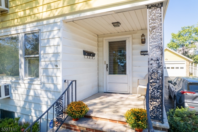 Garwood Boro, New Jersey, 07027, United States, 5 Bedrooms Bedrooms, ,2 BathroomsBathrooms,Residential,For Sale,1987528