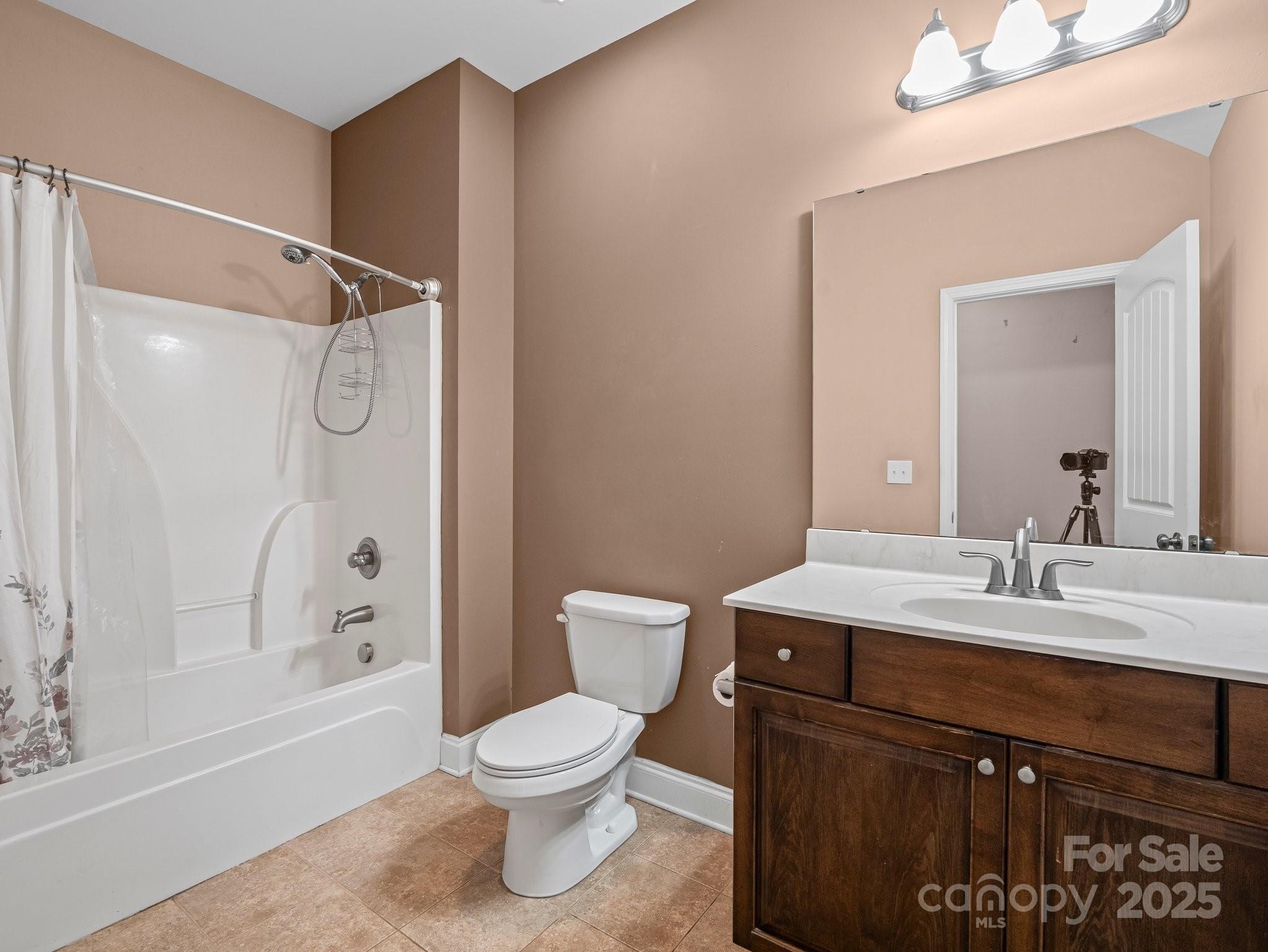 Lincolnton, North Carolina, 28092, United States, 4 Bedrooms Bedrooms, ,4 BathroomsBathrooms,Residential,For Sale,1864704