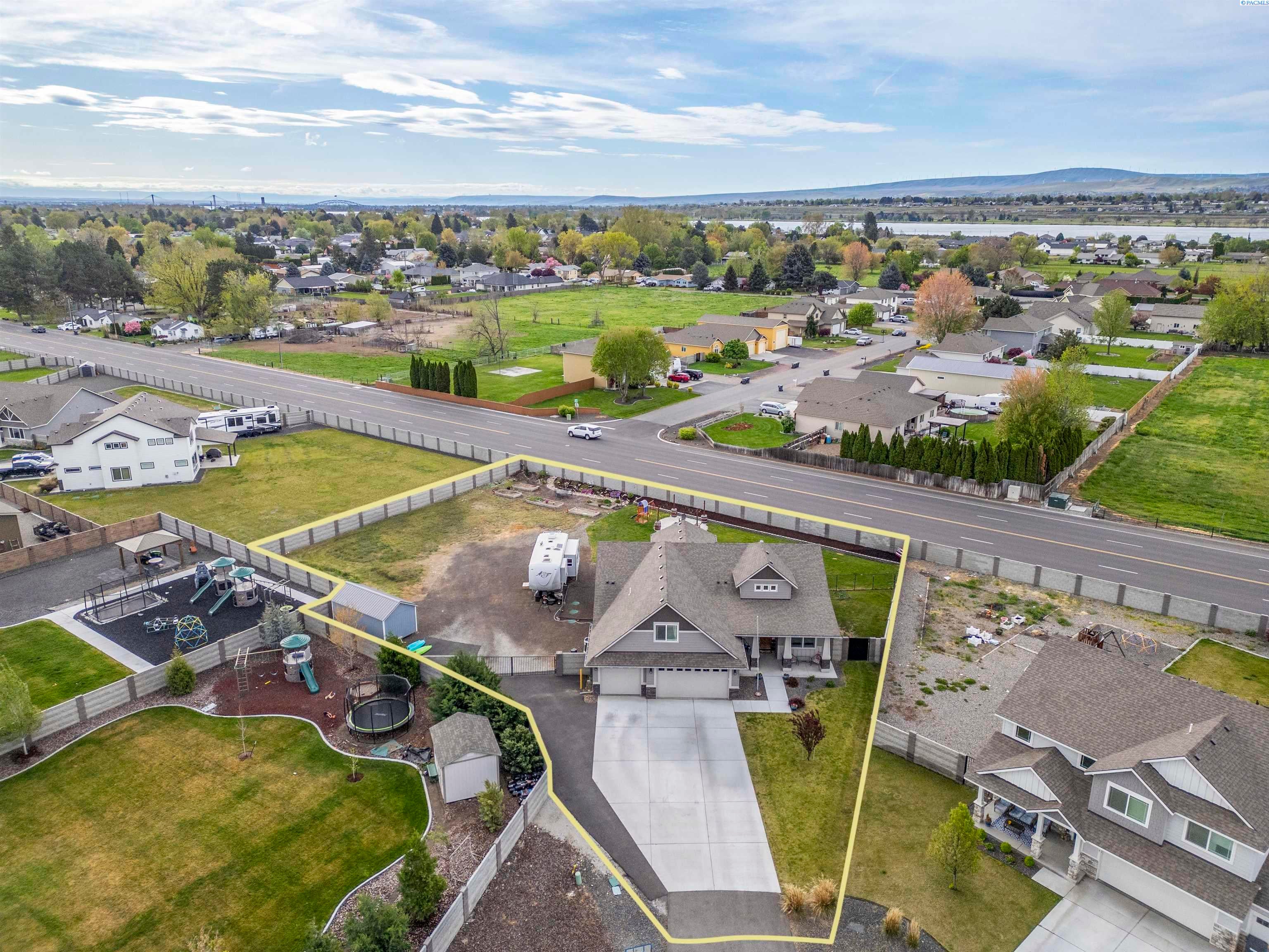 Pasco, Washington, 99301, United States, 4 Bedrooms Bedrooms, ,2 BathroomsBathrooms,Residential,For Sale,2036931