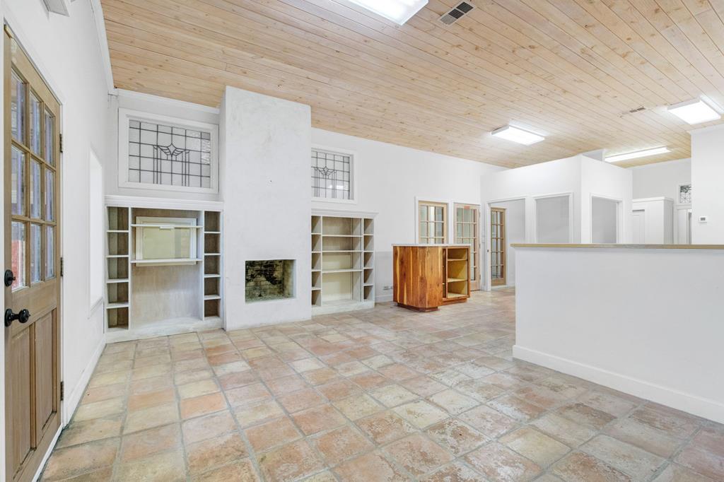 Fredericksburg, Texas, 78624, United States, 5 Bedrooms Bedrooms, ,4 BathroomsBathrooms,Residential,For Sale,1981839