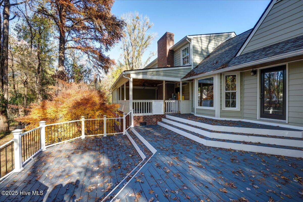 Trent Woods, North Carolina, 28562, United States, 4 Bedrooms Bedrooms, ,3 BathroomsBathrooms,Residential,For Sale,1997785