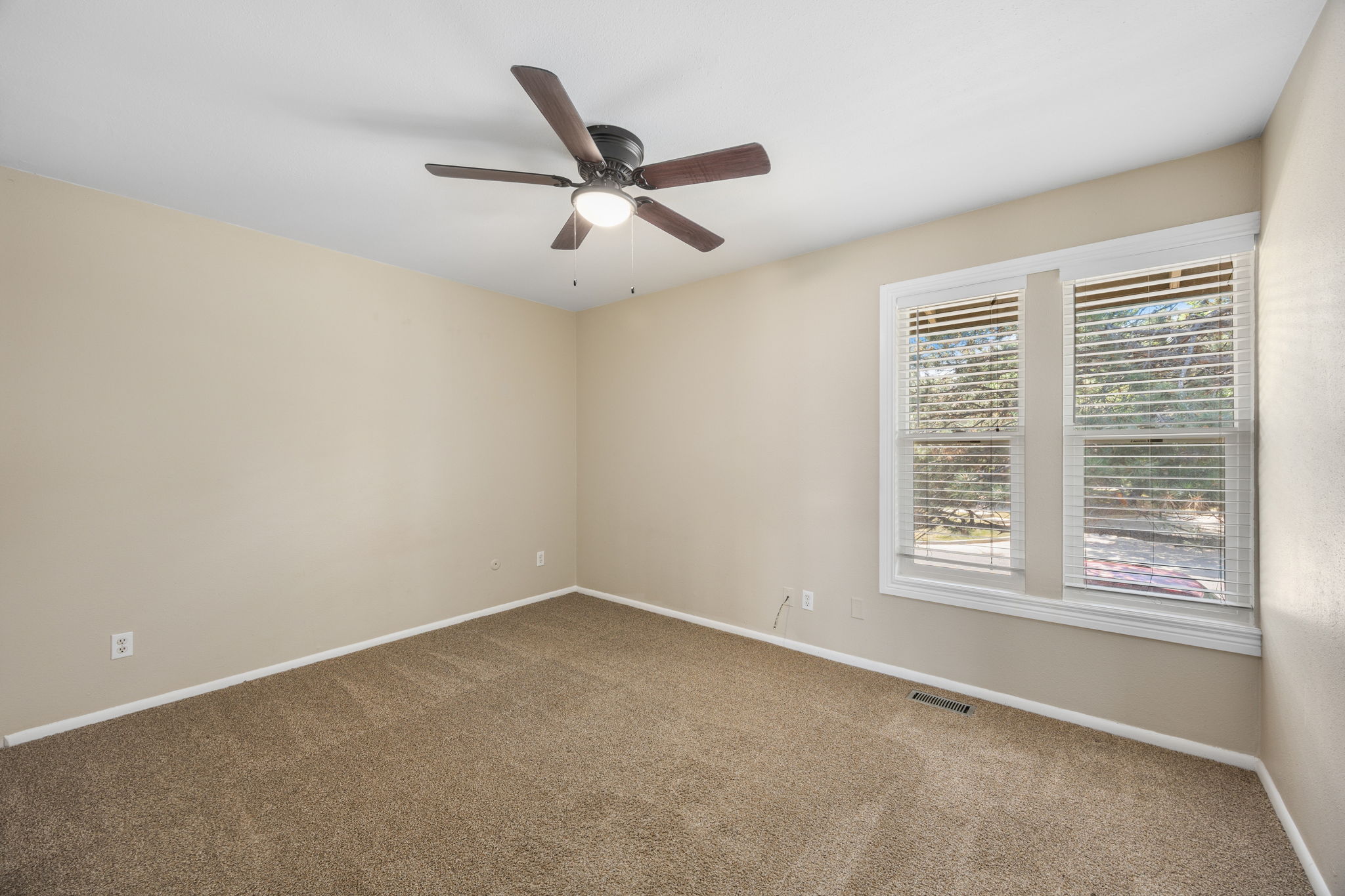  Rare 3 bed, 2 bath property in sought after Greenwood Village - 物件實景