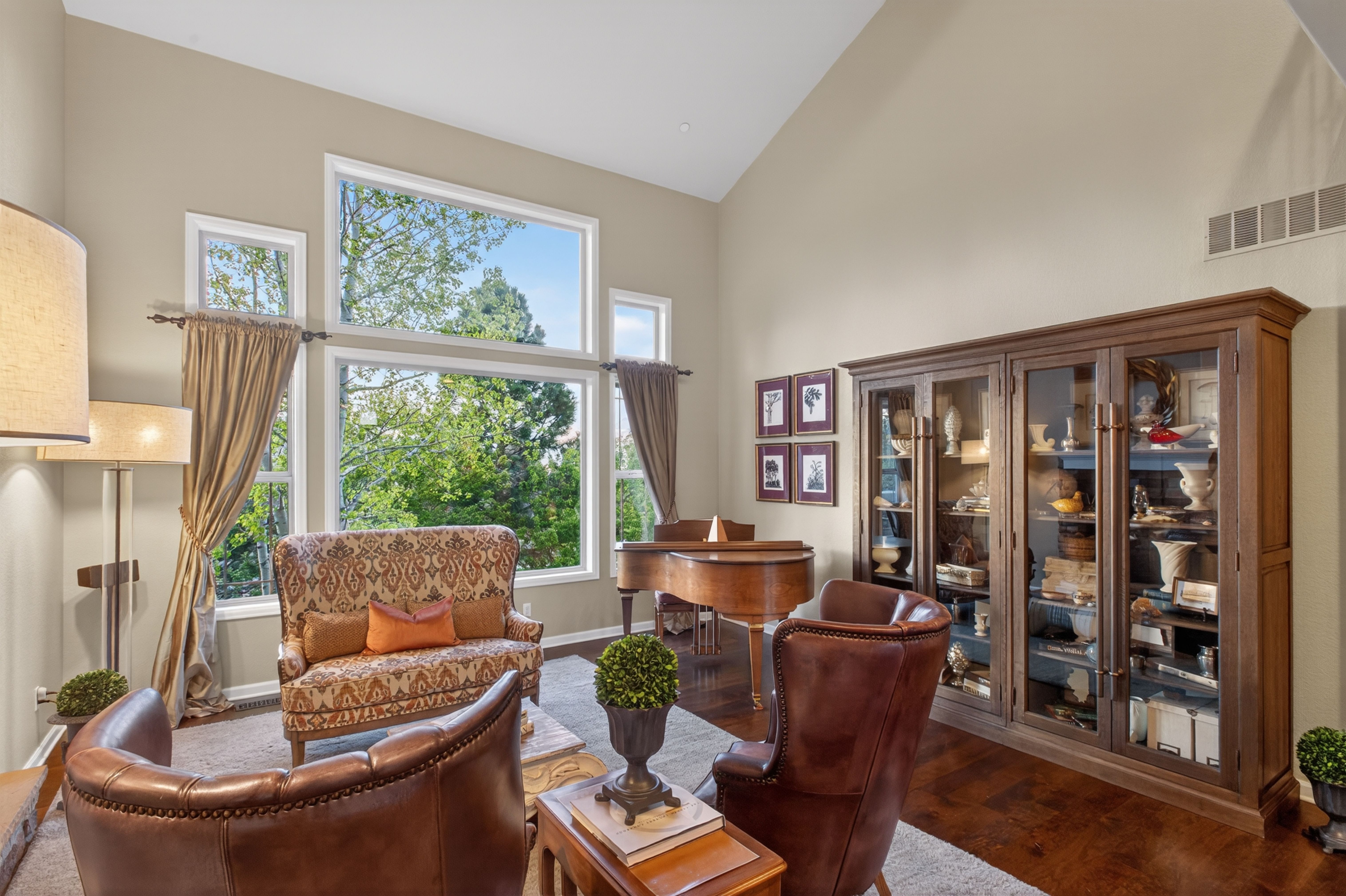  Cul-de-Sac Gem in Gated CPV: Gourmet Kitchen & Main-Level Primary Suite - 物件實景