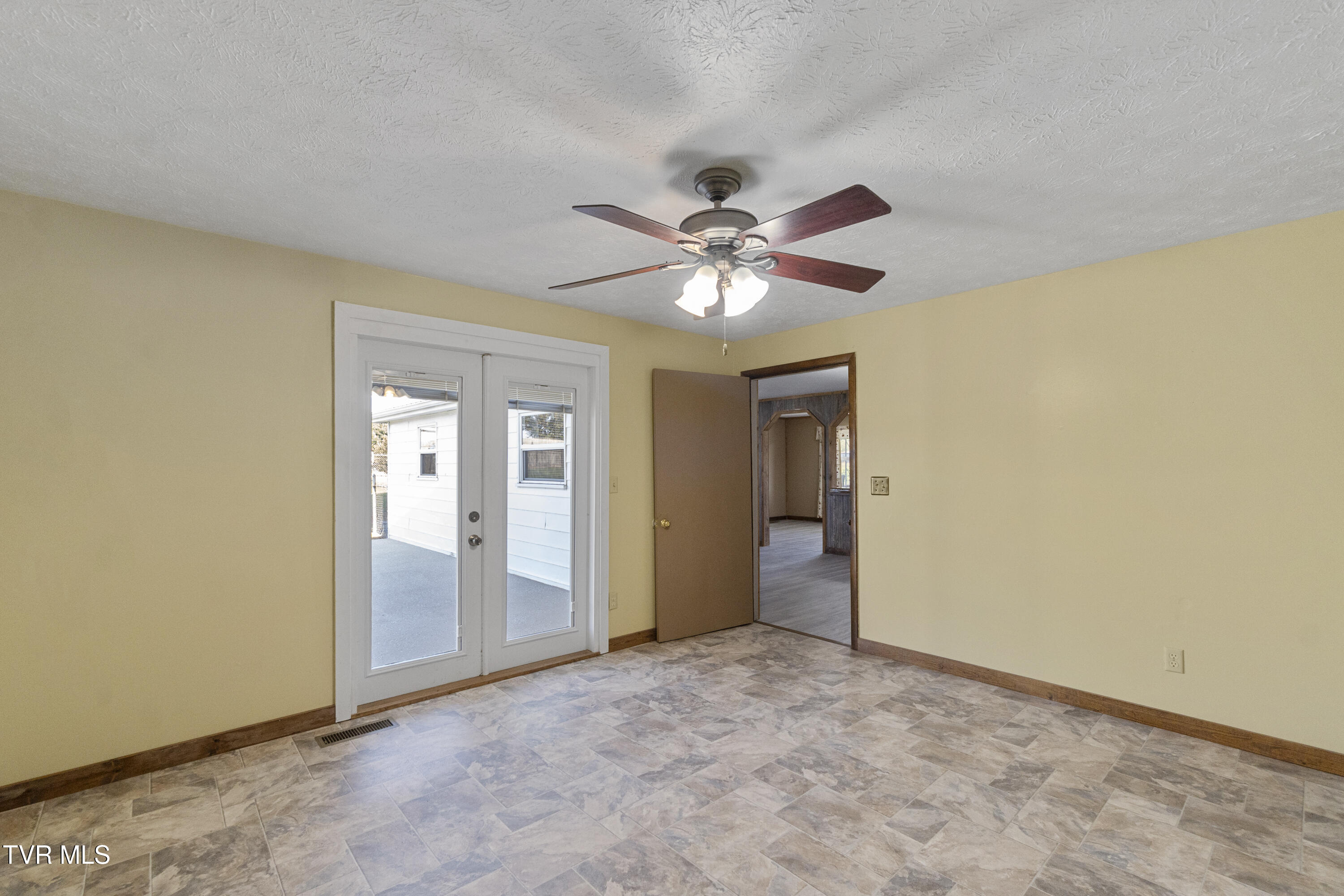 Greeneville, Tennessee, 37743, United States, 3 Bedrooms Bedrooms, ,2 BathroomsBathrooms,Residential,For Sale,1982221