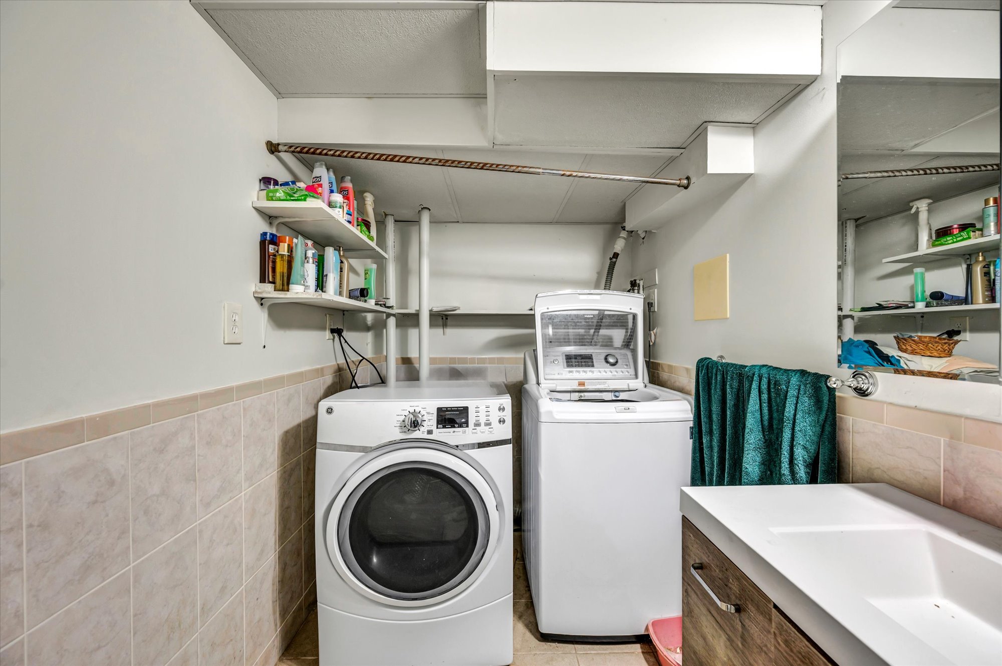 Trumbull, Connecticut, 06611, United States, 3 Bedrooms Bedrooms, ,2 BathroomsBathrooms,Residential,For Sale,1999196