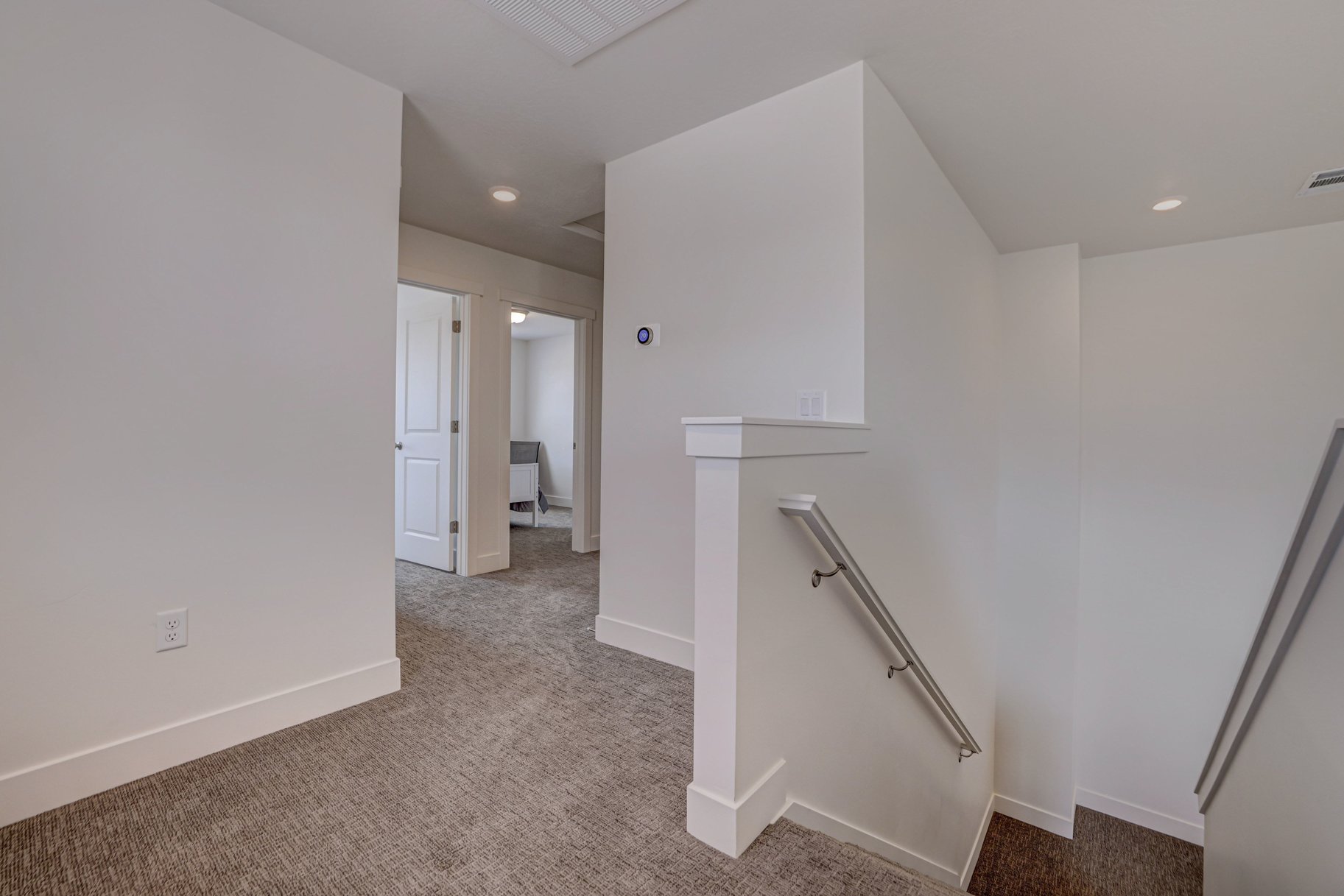  Move-in ready. Desert Color - Furnished 3 bed townhome - 物件實景