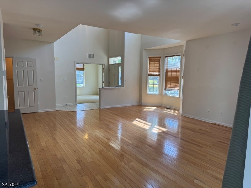 Wayne Twp., New Jersey, 07470, United States, 3 Bedrooms Bedrooms, ,3 BathroomsBathrooms,Residential,For Sale,1943649