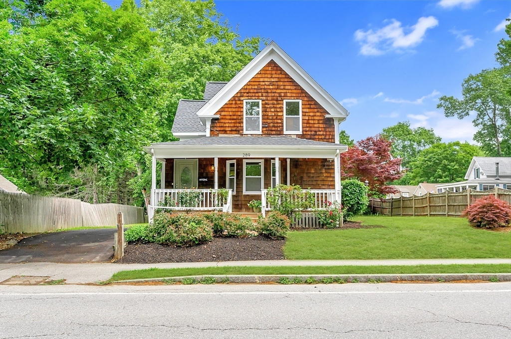Hamilton, Massachusetts, 01982, United States, 3 Bedrooms Bedrooms, ,2 BathroomsBathrooms,Residential,For Sale,1934634