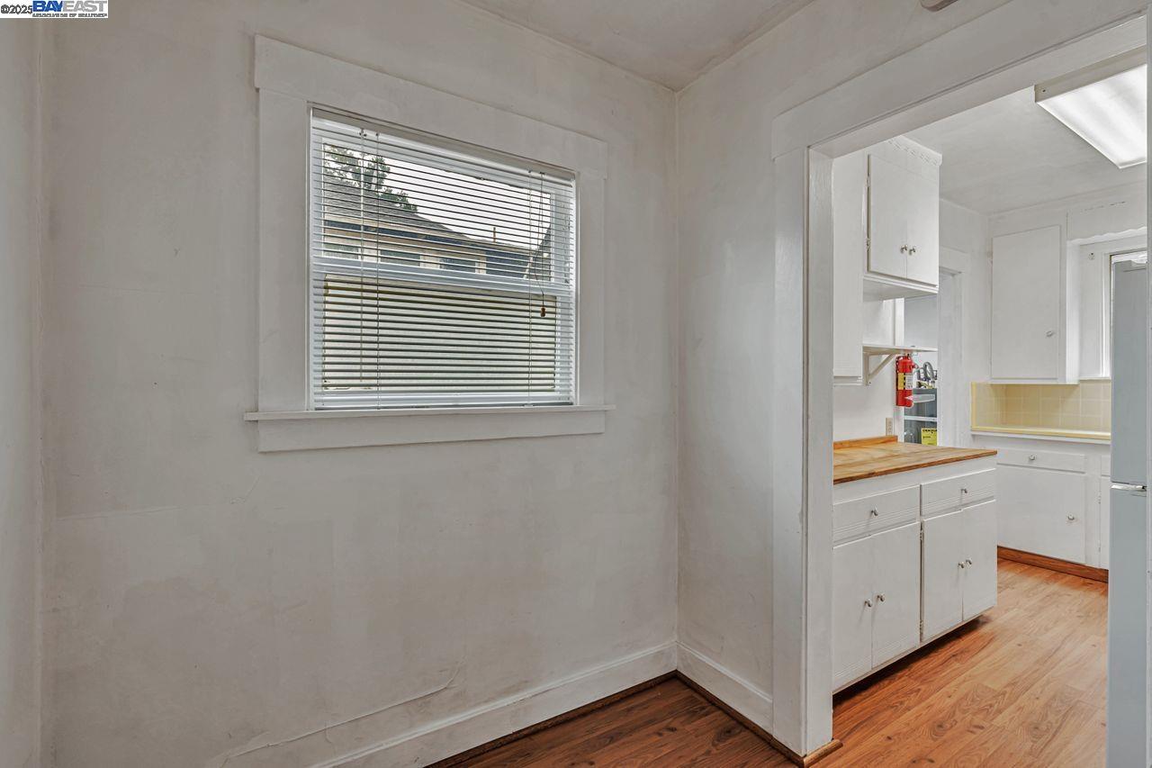 Alameda, California, 94501, United States, 1 Bedroom Bedrooms, ,1 BathroomBathrooms,Residential,For Sale,1917026