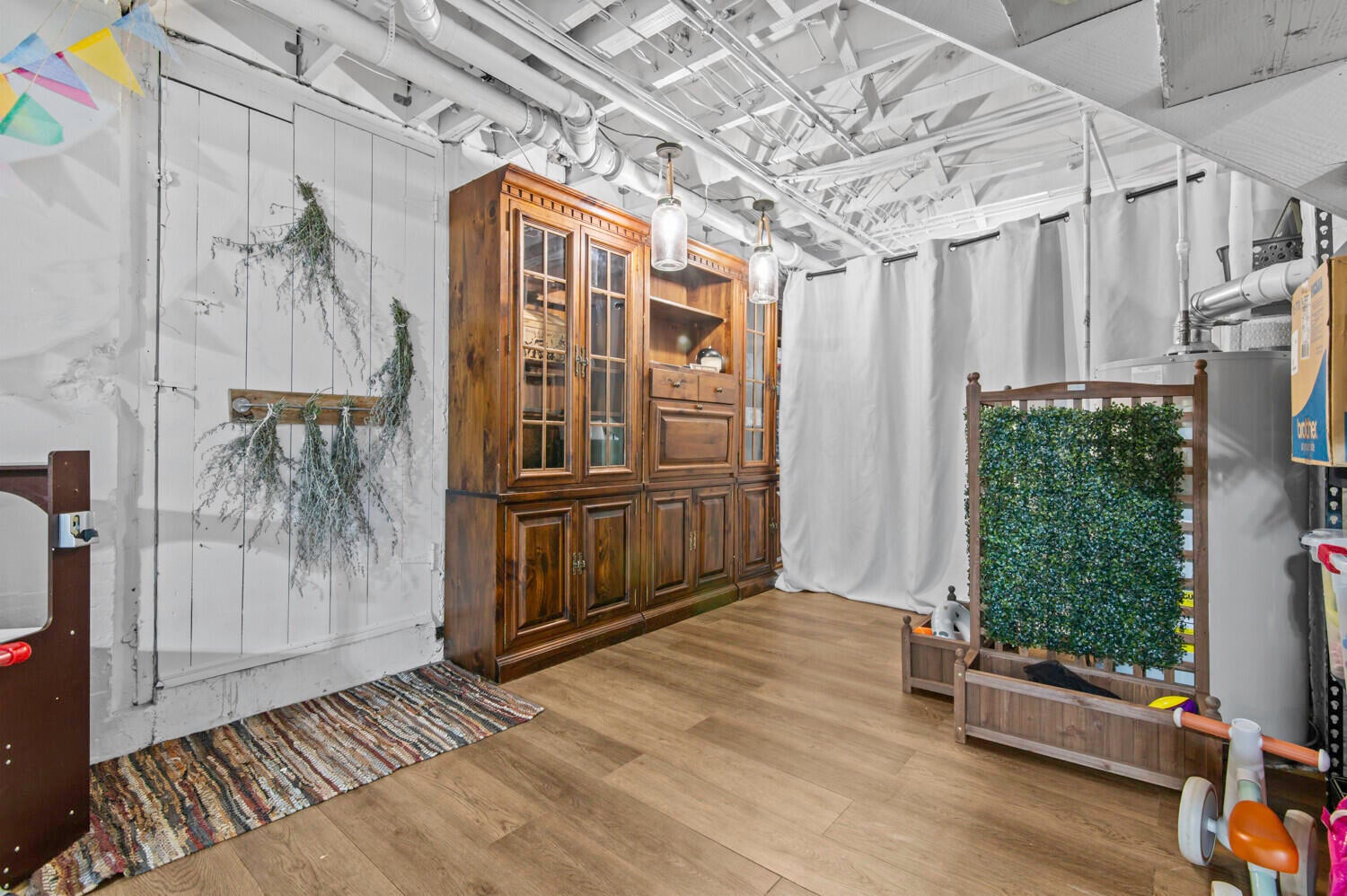 Ann Arbor, Michigan, 48103, United States, 4 Bedrooms Bedrooms, ,3 BathroomsBathrooms,Residential,For Sale,1991262