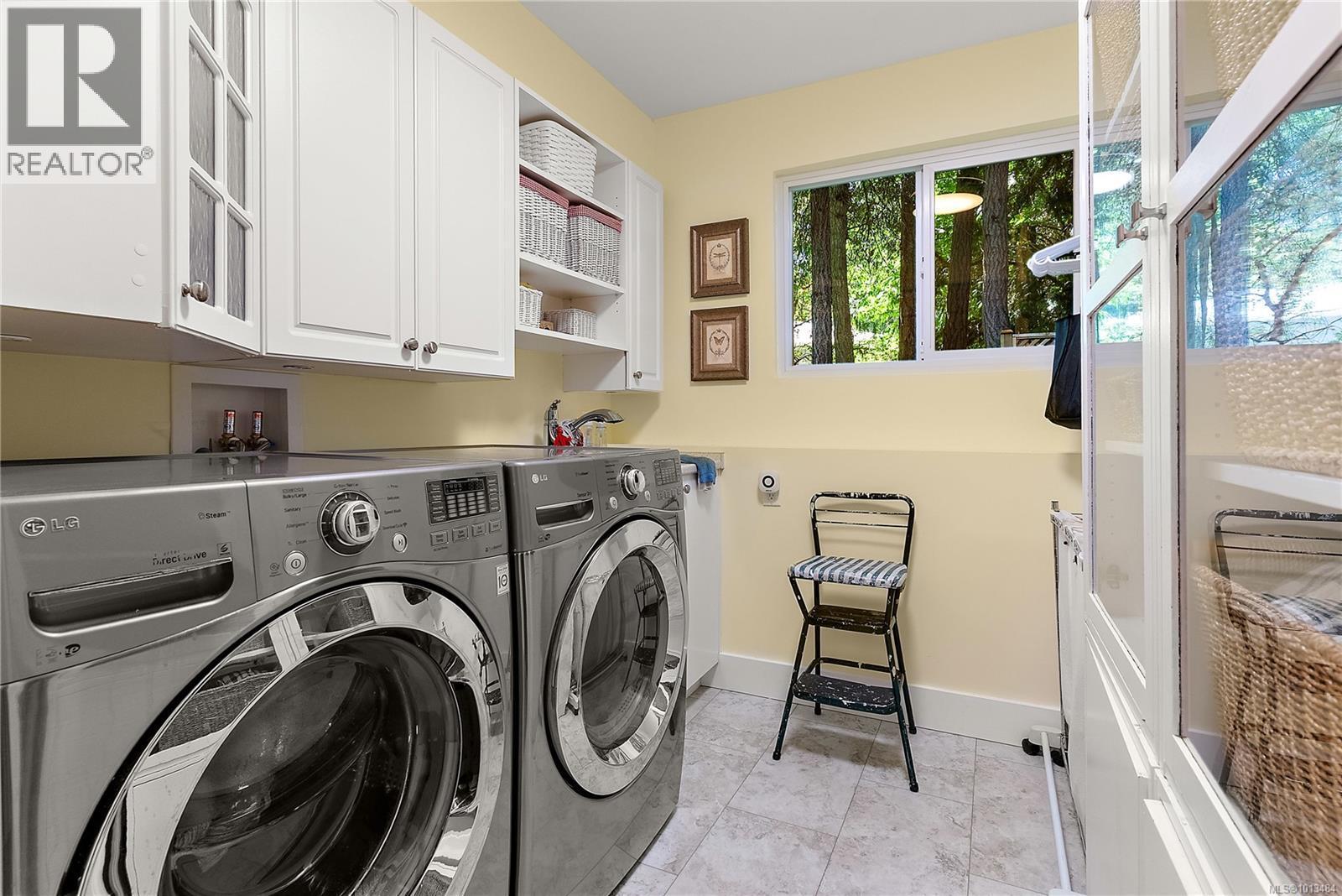 NORTH SAANICH, British Columbia, V8L 5J4, CA, 5 Bedrooms Bedrooms, ,3 BathroomsBathrooms,Residential,For Sale,1949643