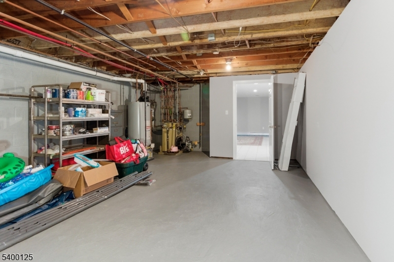 Mount Olive Twp., New Jersey, 07828, United States, 5 Bedrooms Bedrooms, ,3 BathroomsBathrooms,Residential,For Sale,2001791