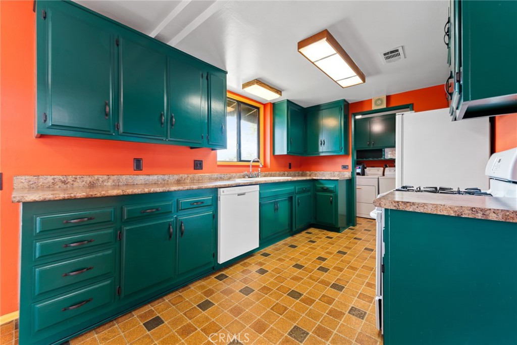 Whittier, California, 90604, United States, 3 Bedrooms Bedrooms, ,1 BathroomBathrooms,Residential,For Sale,1947980