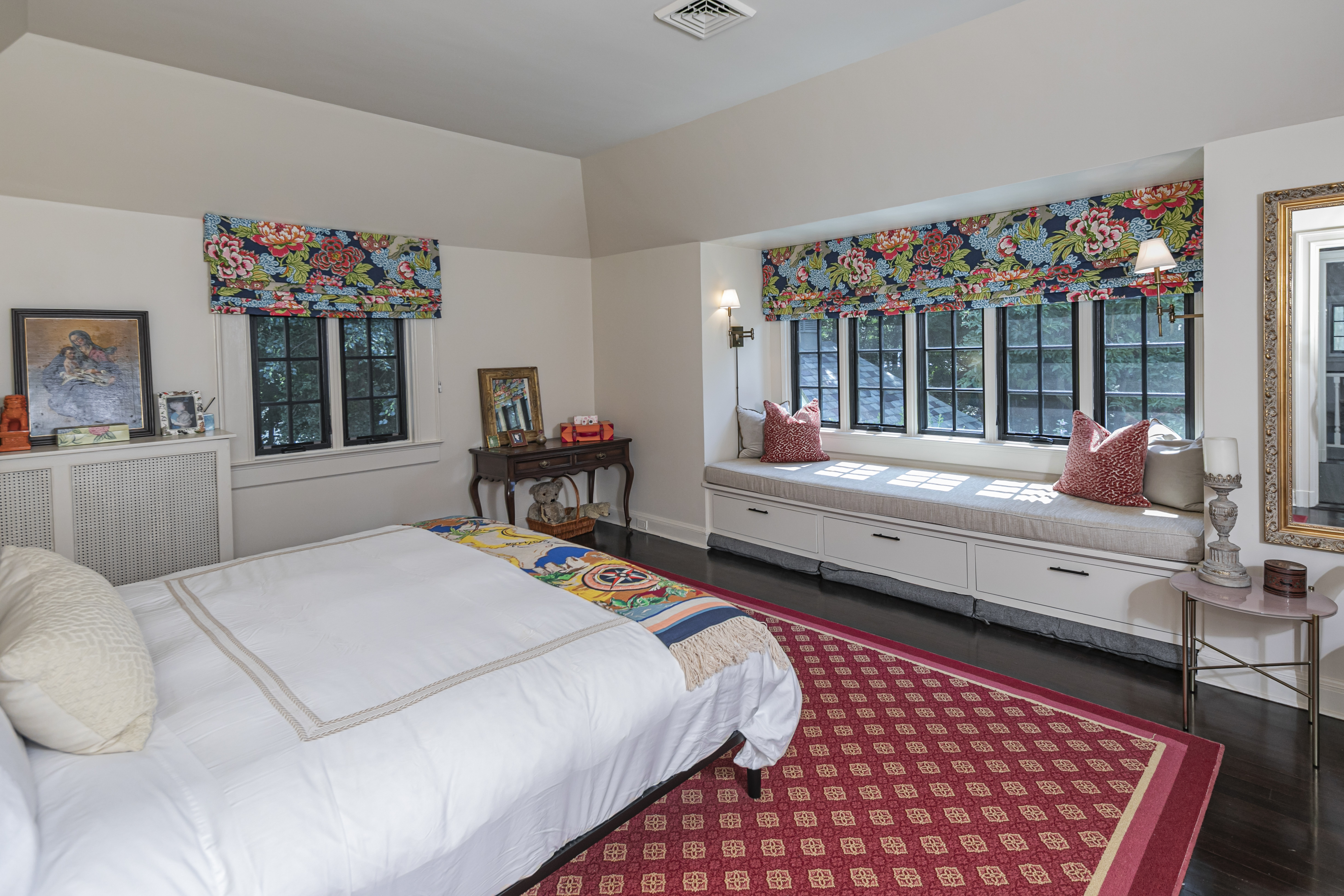  Timeless Allure, Impeccable Updates, Coveted Location - 物件實景
