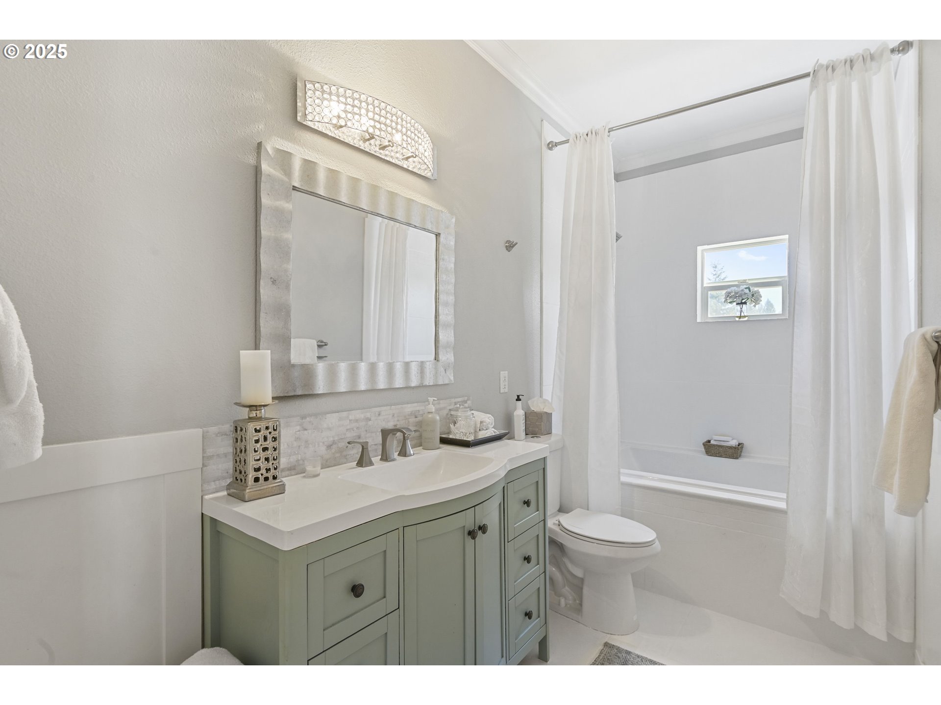 Vancouver, Washington, 98686, United States, 6 Bedrooms Bedrooms, ,3 BathroomsBathrooms,Residential,For Sale,1989368