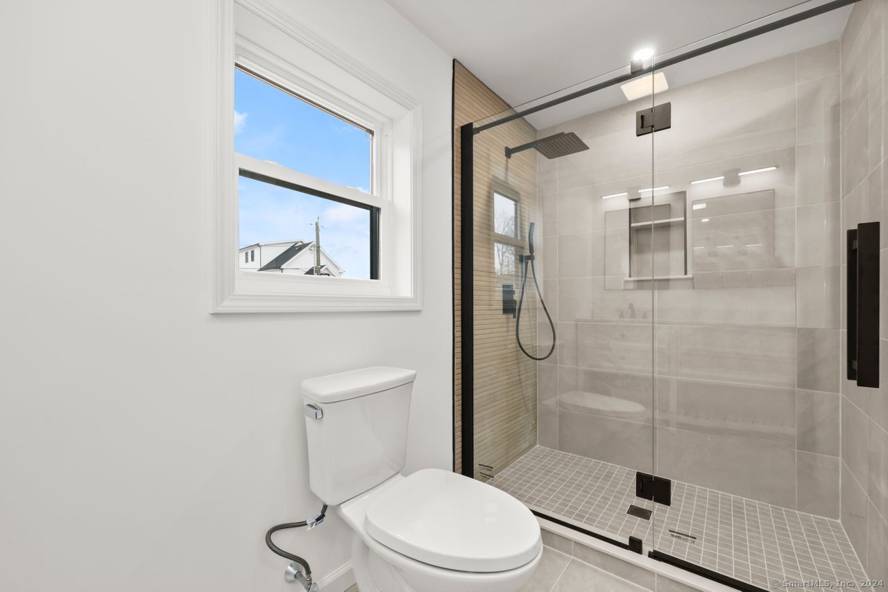 Milford, Connecticut, 06460, United States, 5 Bedrooms Bedrooms, ,3 BathroomsBathrooms,Residential,For Sale,1913239