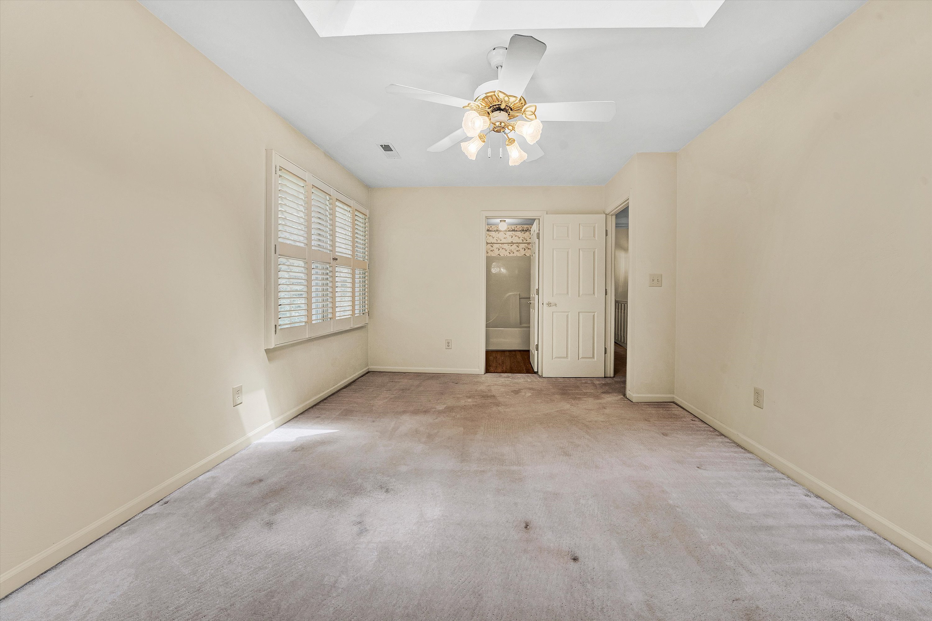 Bedford, Virginia, 24523, United States, 4 Bedrooms Bedrooms, ,4 BathroomsBathrooms,Residential,For Sale,1914324
