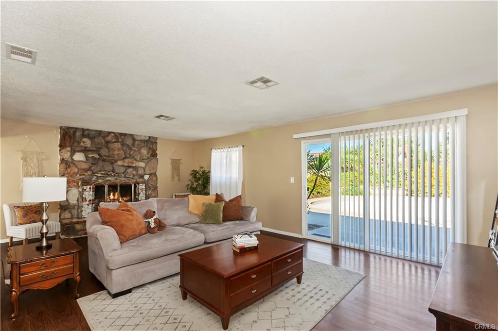 Rialto, California, 92377, United States, 3 Bedrooms Bedrooms, ,2 BathroomsBathrooms,Residential,For Sale,1978285