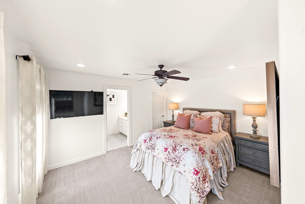 Fredericksburg, Texas, 78624, United States, 6 Bedrooms Bedrooms, ,6 BathroomsBathrooms,Residential,For Sale,2048440
