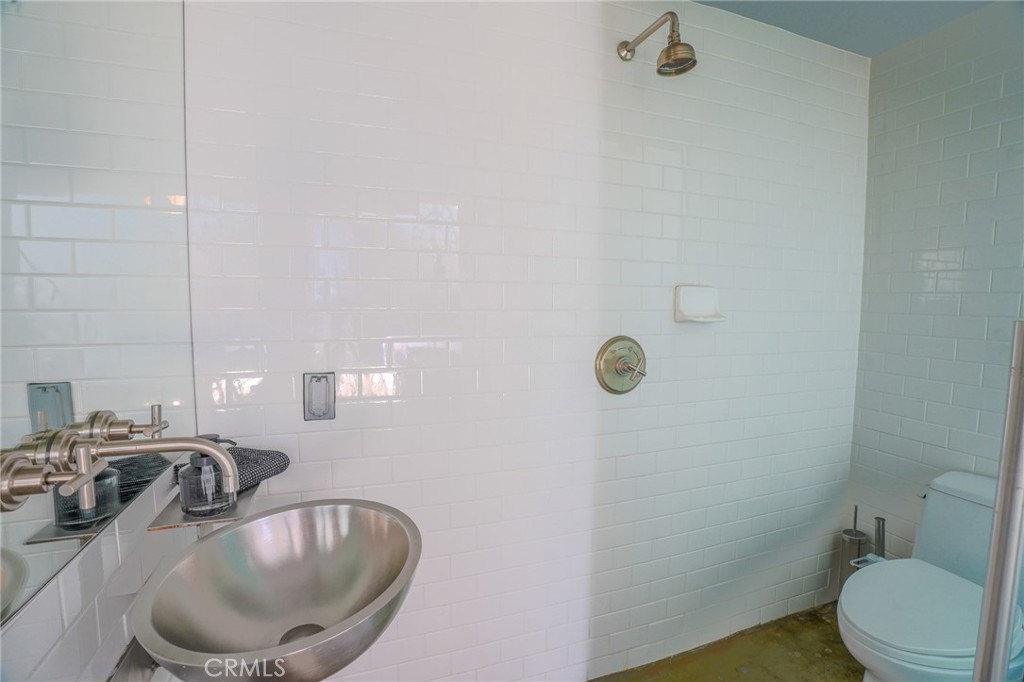 West Hollywood, California, 90046, United States, 1 Bedroom Bedrooms, ,2 BathroomsBathrooms,Residential,For Sale,1913666