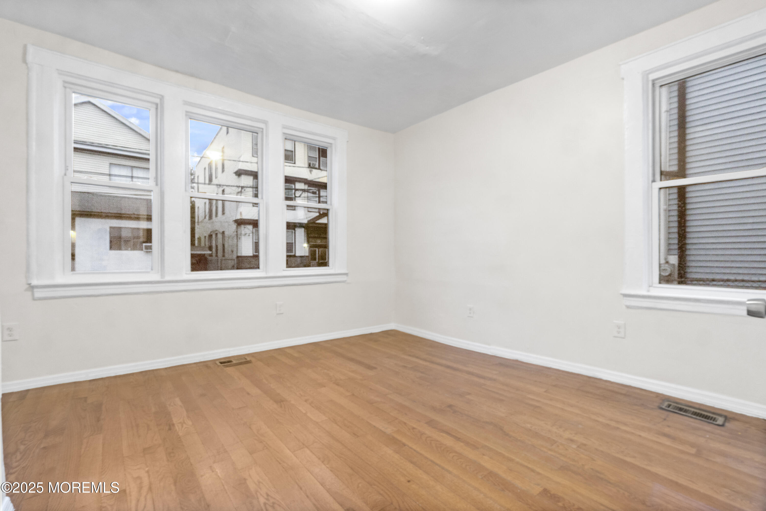 Newark, New Jersey, 07112, United States, 5 Bedrooms Bedrooms, ,2 BathroomsBathrooms,Residential,For Sale,2008185