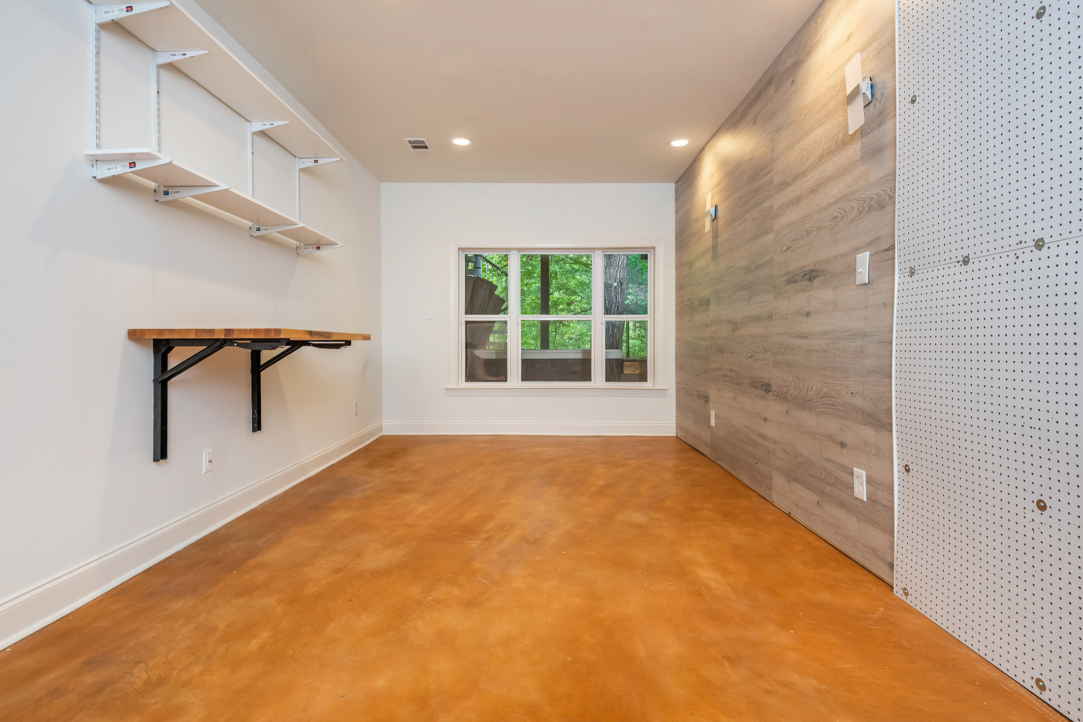  Thoughtfully Renovated Contemporary Home - 物件實景