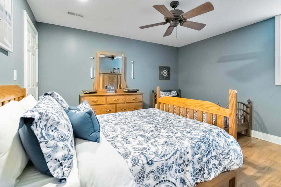 Burnside, Kentucky, 42519, United States, 5 Bedrooms Bedrooms, ,4 BathroomsBathrooms,Residential,For Sale,1978974