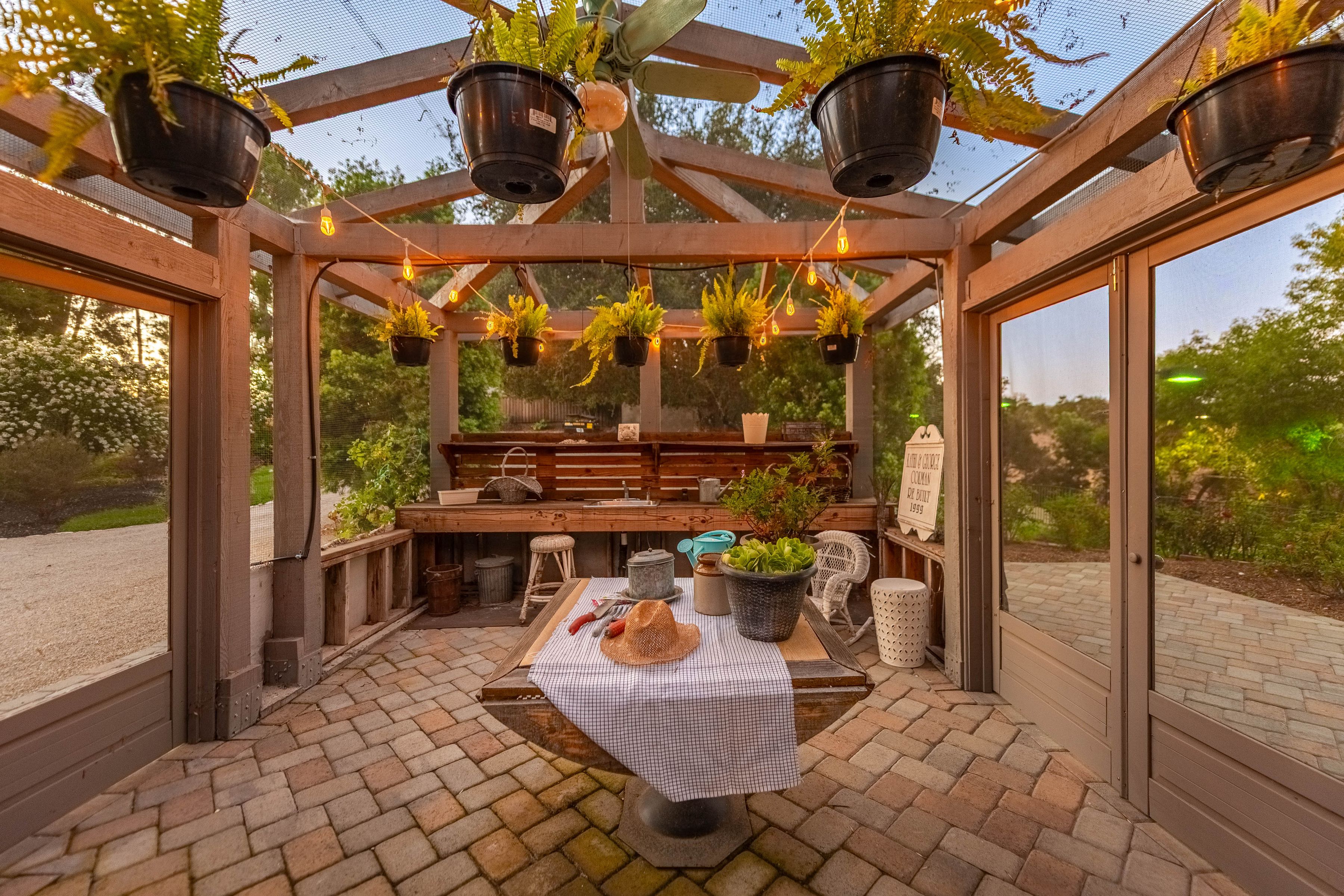  Gated Estate on Nearly 2 Acres - 物件實景