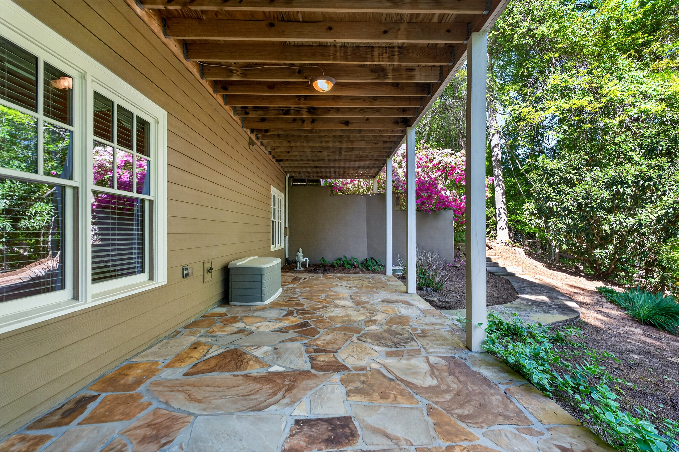  Beautifully Updated Ranch-Style Home in the Prestigious Achasta Golf Community - 物件實景