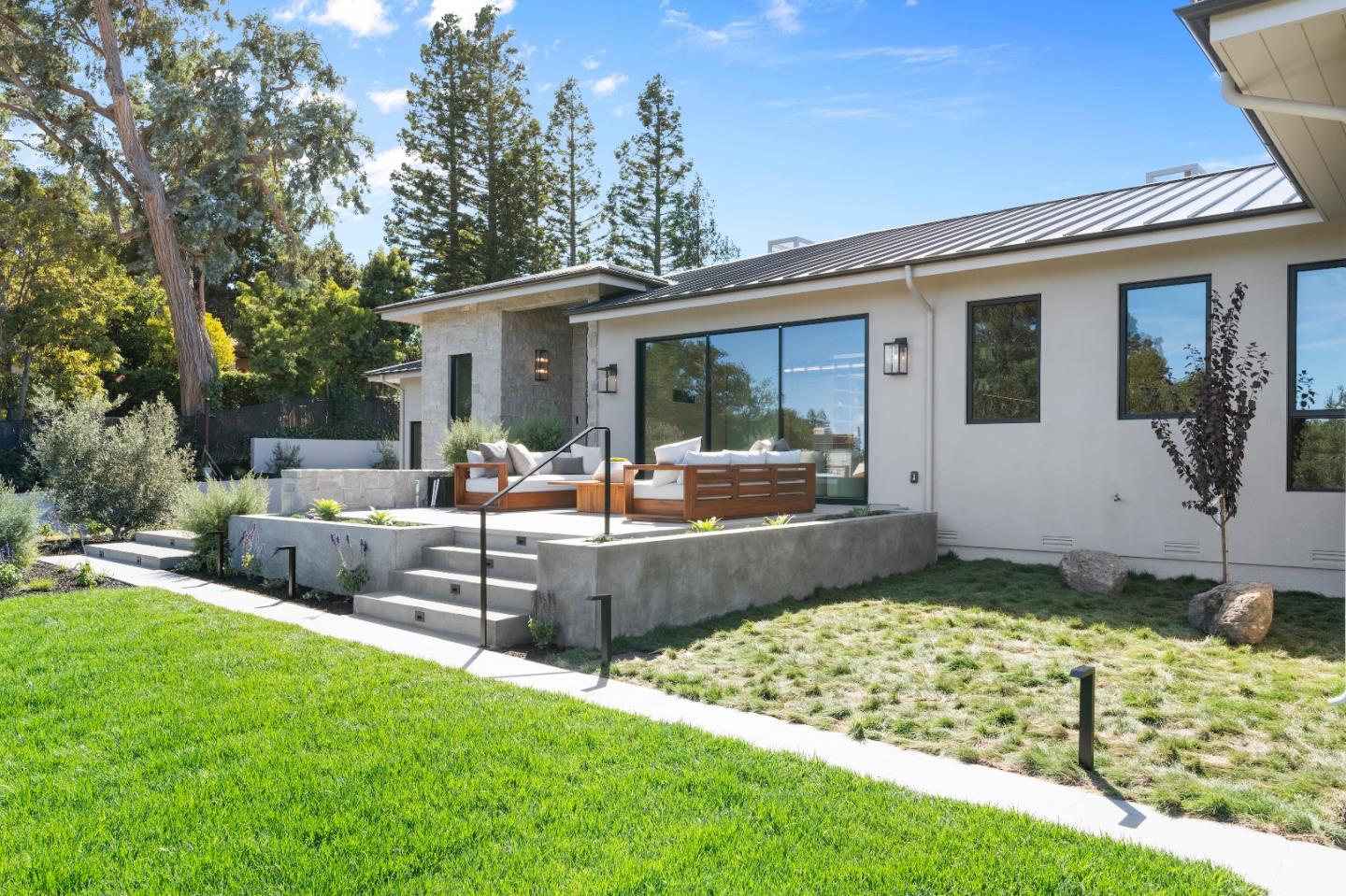Hillsborough, California, 94010, United States, 5 Bedrooms Bedrooms, ,5 BathroomsBathrooms,Residential,For Sale,1947157