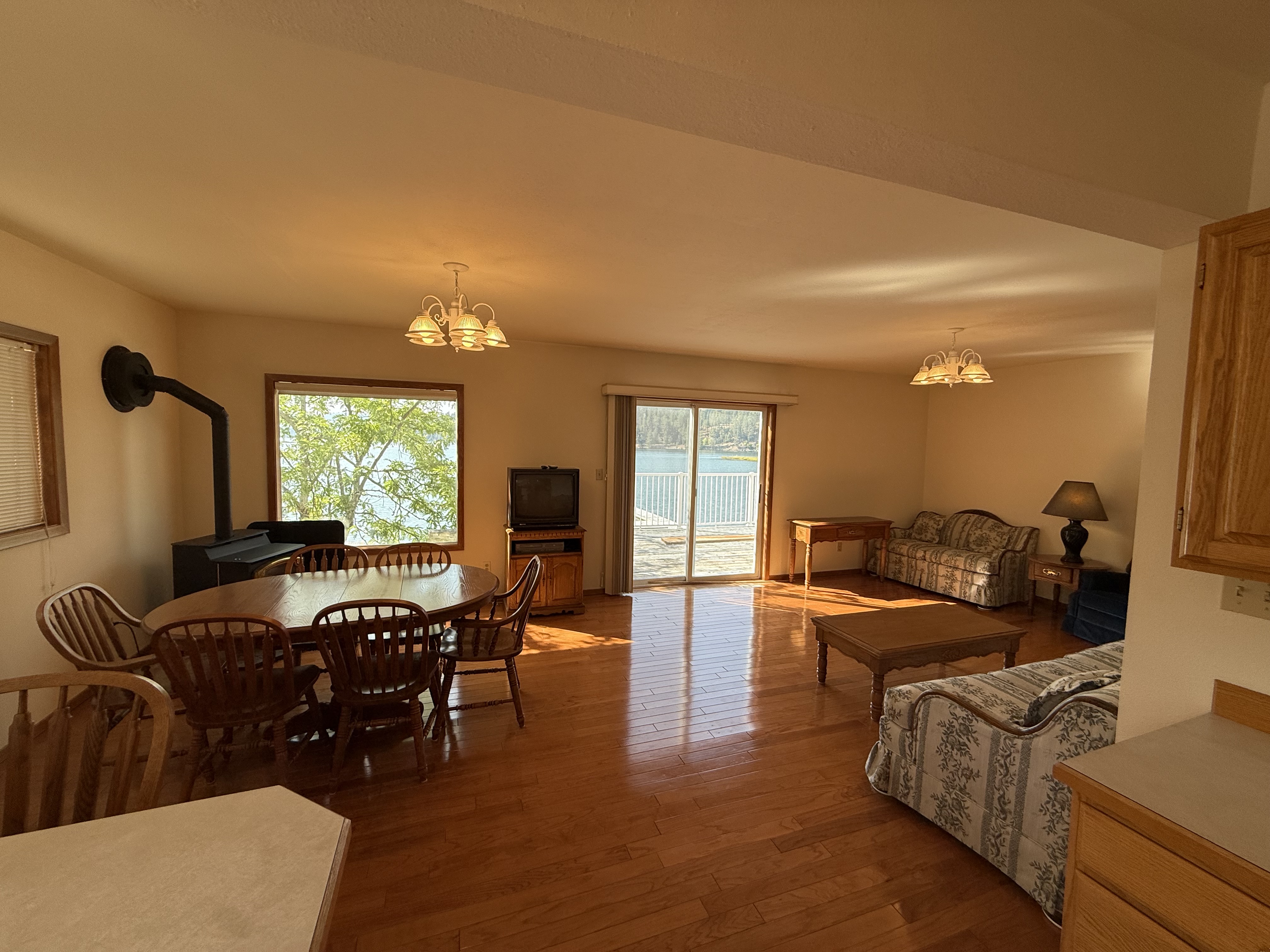 Sagle, Idaho, 83860, United States, 5 Bedrooms Bedrooms, ,4 BathroomsBathrooms,Residential,For Sale,1982064