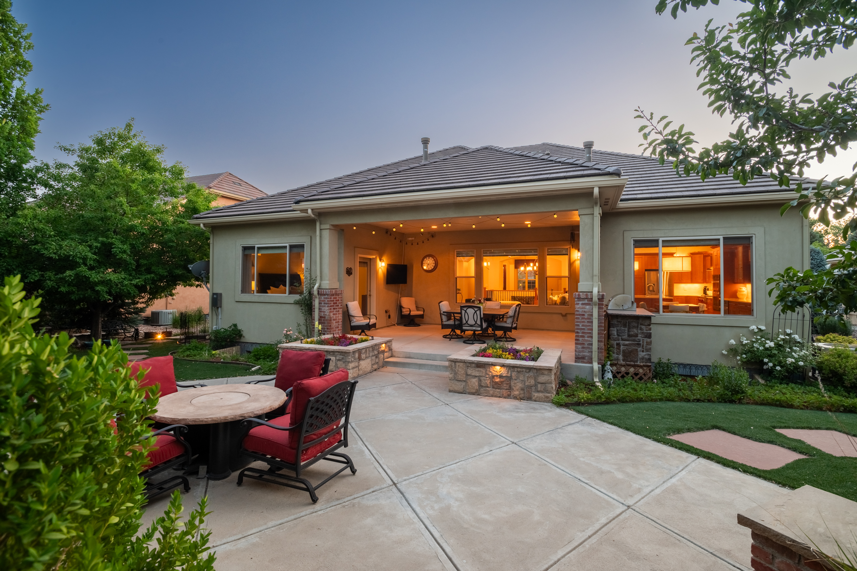 Orchard Park Patio Home with Wolf Kitchen, Spa Suite & Backyard BBQ Oasis - 物件實景